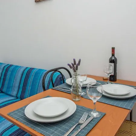 公寓 Lena's Astrakeri